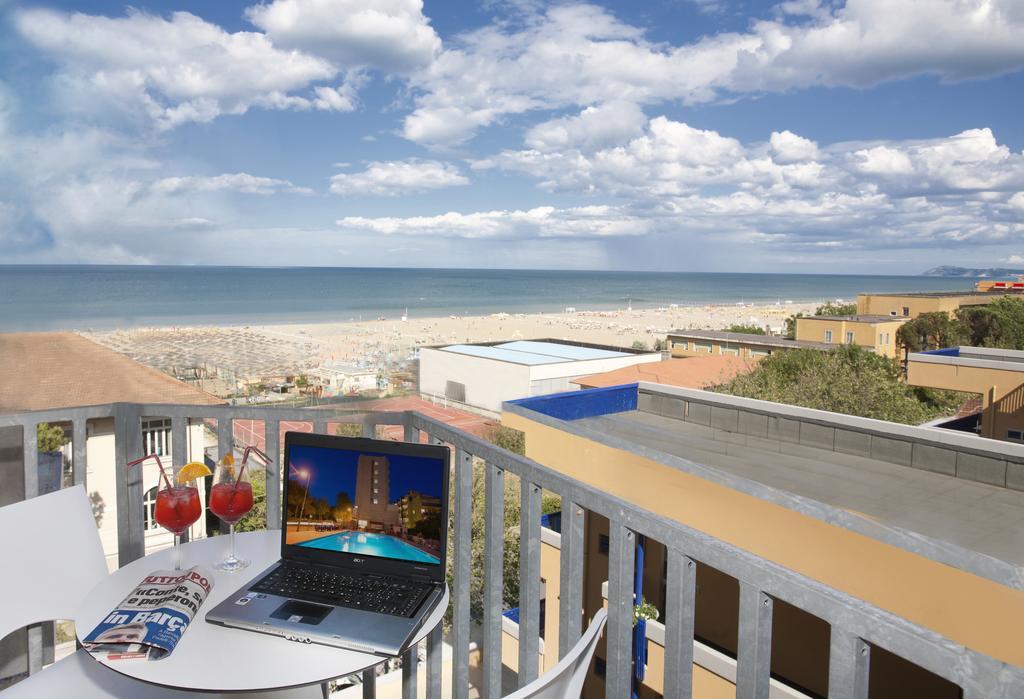 Hotel Jumbo Rimini Exterior photo